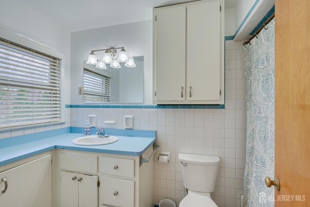 59 Grandview Avenue, Edison, NJ 08837