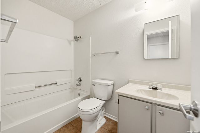 7810 KINGLET CT, San Antonio, TX 78251