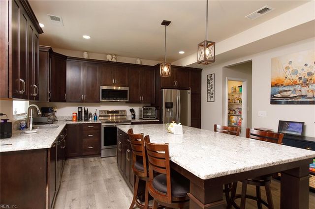 642 Newman DR, Newport News, VA 23601