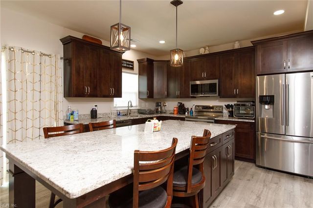 642 Newman DR, Newport News, VA 23601