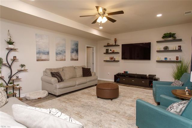 642 Newman DR, Newport News, VA 23601