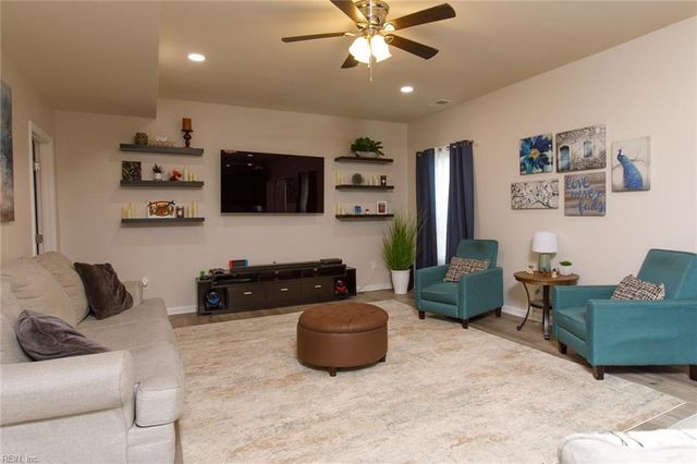 642 Newman DR, Newport News, VA 23601