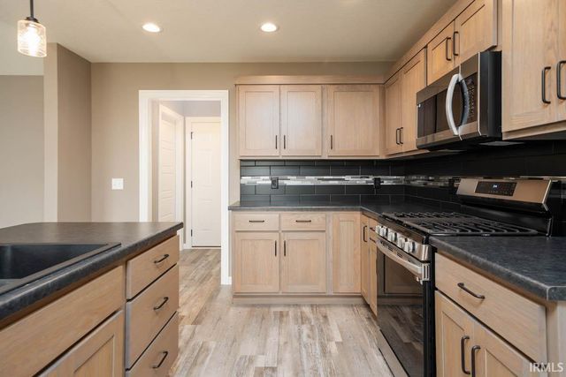 22432 Peridot Run, Woodburn, IN 46797