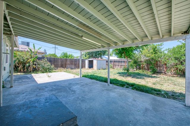 1534 W Saginaw Way, Fresno, CA 93705