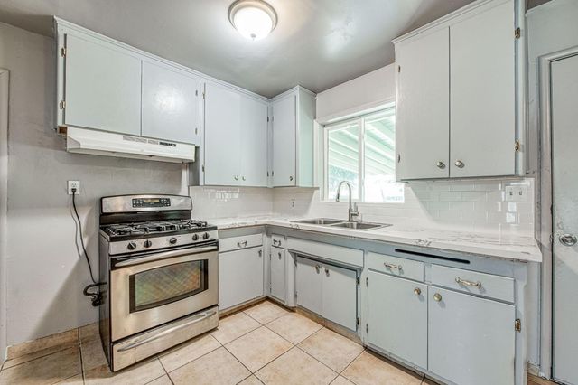 1534 W Saginaw Way, Fresno, CA 93705