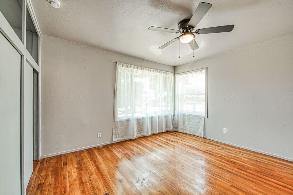 Image 10 of property listing at 1534 W Saginaw Way, Fresno, CA 93705