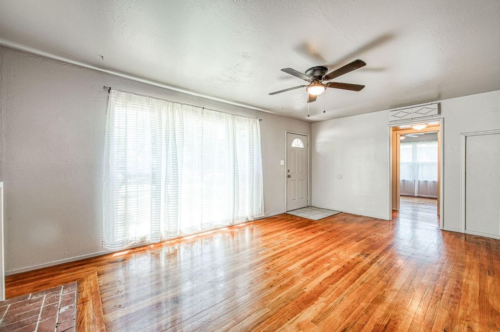 Image 13 of property listing at 1534 W Saginaw Way, Fresno, CA 93705