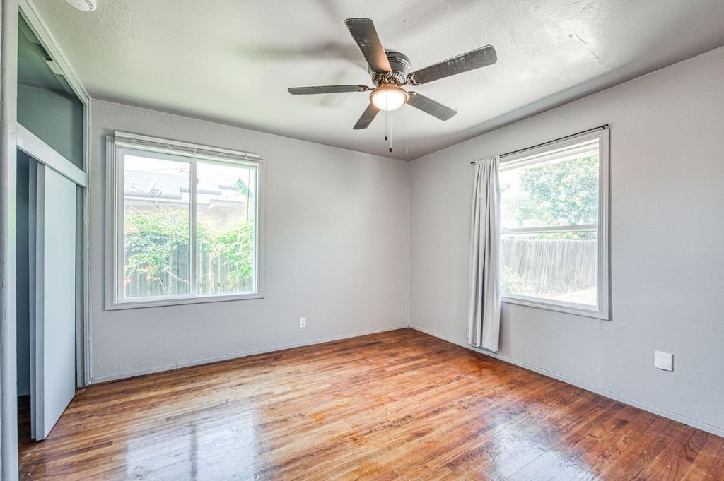 Image 5 of property listing at 1534 W Saginaw Way, Fresno, CA 93705