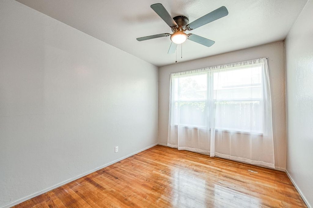 Image 8 of property listing at 1534 W Saginaw Way, Fresno, CA 93705