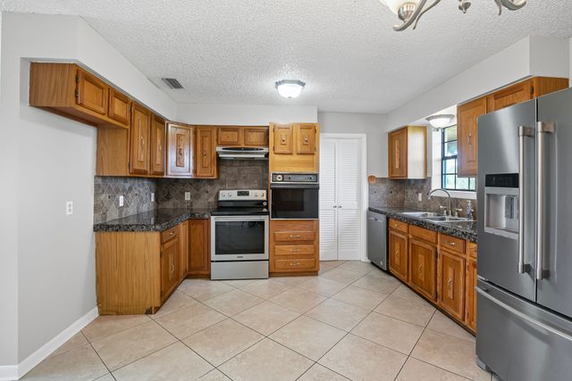 190 Rs County Road 4330, Point, TX 75472