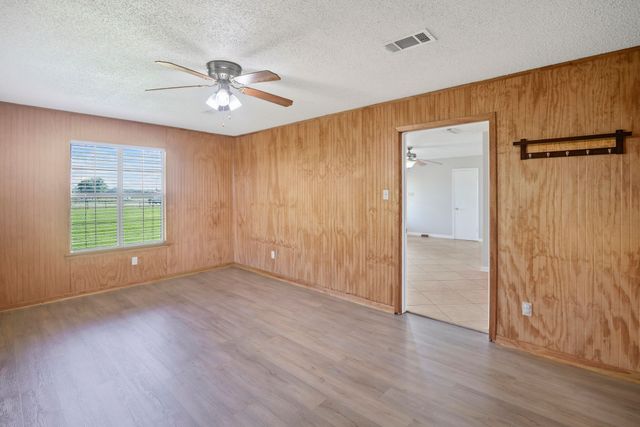 190 Rs County Road 4330, Point, TX 75472