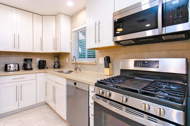 809 S 17th Ave, Hollywood, FL 33020