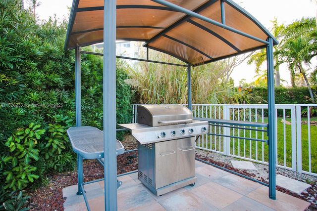 809 S 17th Ave, Hollywood, FL 33020