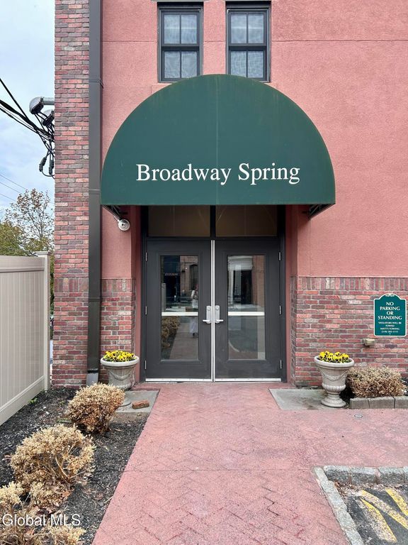 5 Spring APT 101, Saratoga Springs, NY 12866