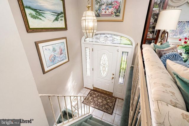 8 HERITAGE WAY, Lawrence Township, NJ 08648