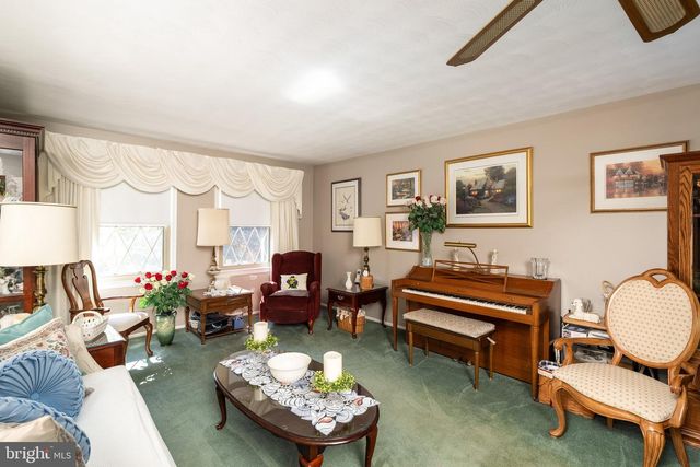 8 HERITAGE WAY, Lawrence Township, NJ 08648