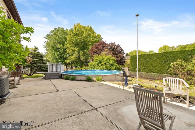 8 HERITAGE WAY, Lawrence Township, NJ 08648