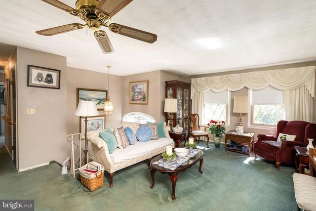 8 HERITAGE WAY, Lawrence Township, NJ 08648