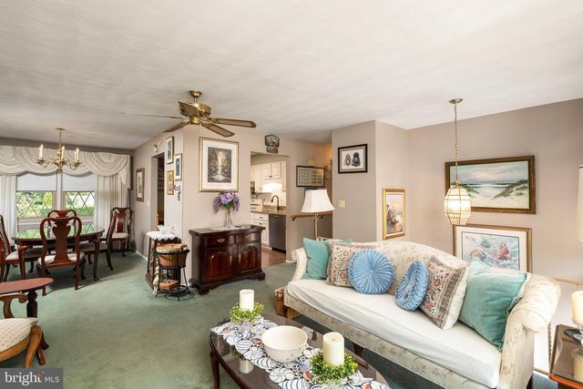 8 HERITAGE WAY, Lawrence Township, NJ 08648