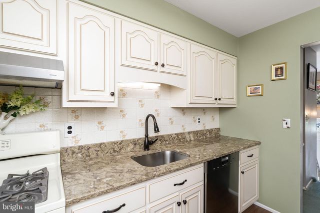 8 HERITAGE WAY, Lawrence Township, NJ 08648