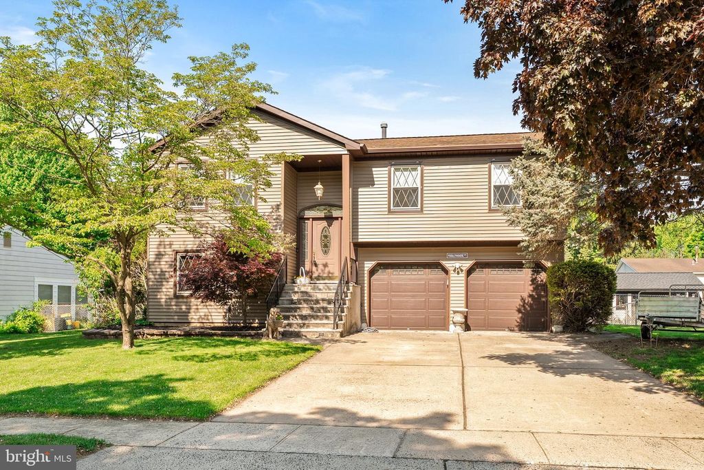 8 HERITAGE WAY, Lawrence Township, NJ 08648