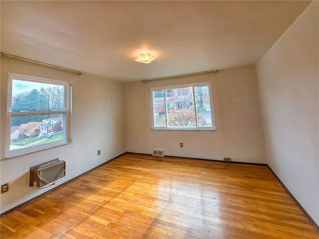 1494 Blossom Hill Rd, Castle Shannon, PA 15234