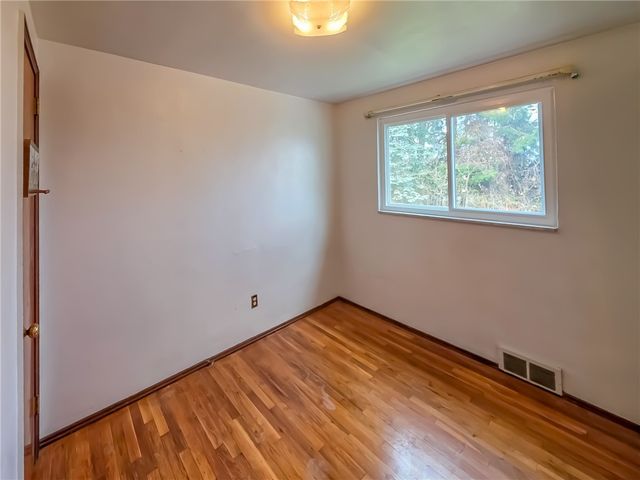 1494 Blossom Hill Rd, Castle Shannon, PA 15234