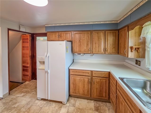 1494 Blossom Hill Rd, Castle Shannon, PA 15234