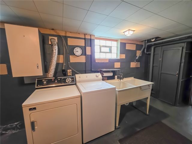 1494 Blossom Hill Rd, Castle Shannon, PA 15234