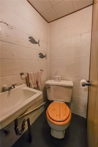 1494 Blossom Hill Rd, Castle Shannon, PA 15234