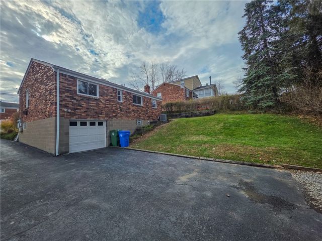 1494 Blossom Hill Rd, Castle Shannon, PA 15234