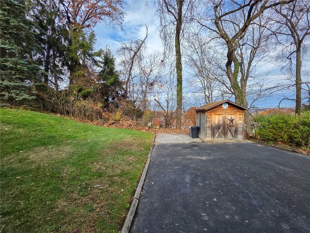 1494 Blossom Hill Rd, Castle Shannon, PA 15234