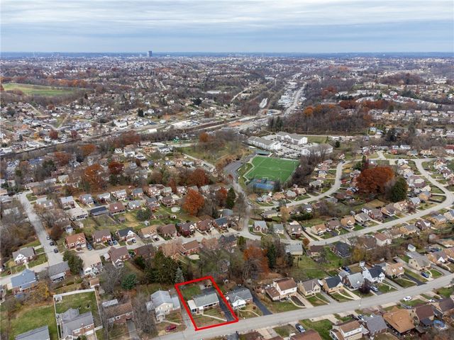 1494 Blossom Hill Rd, Castle Shannon, PA 15234