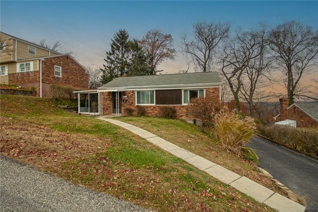1494 Blossom Hill Rd, Castle Shannon, PA 15234