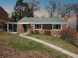 1494 Blossom Hill Rd, Castle Shannon, PA 15234