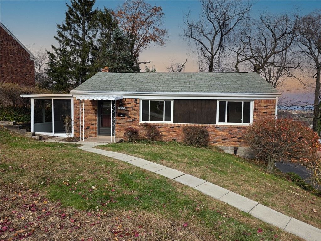 1494 Blossom Hill Rd, Castle Shannon, PA 15234