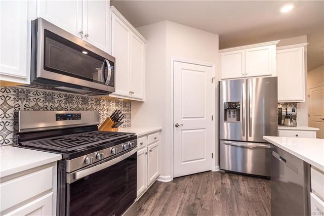 8026 August Avenue, Lower Macungie Twp, PA 18031