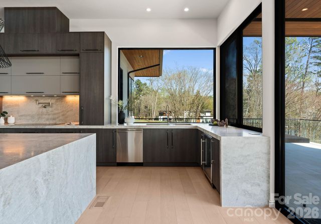 6000 Midsomer Road, Charlotte, NC 28214