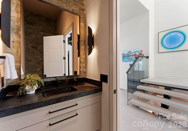 6000 Midsomer Road, Charlotte, NC 28214