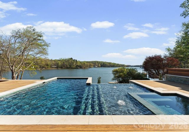 6000 Midsomer Road, Charlotte, NC 28214