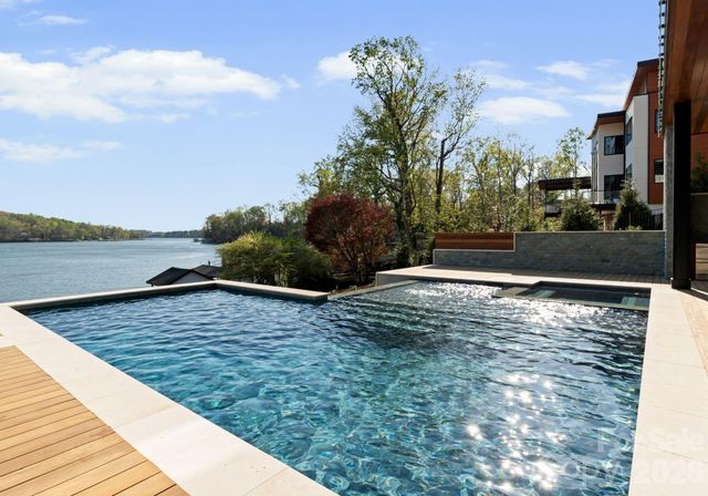 6000 Midsomer Road, Charlotte, NC 28214