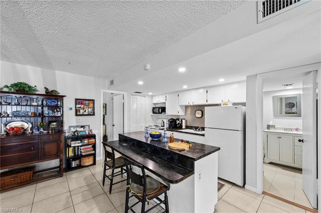 256 Palm DR # 1, Naples, FL 34112