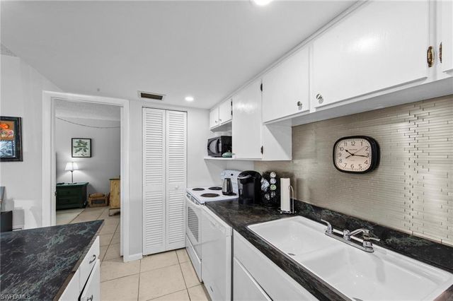 256 Palm DR # 1, Naples, FL 34112