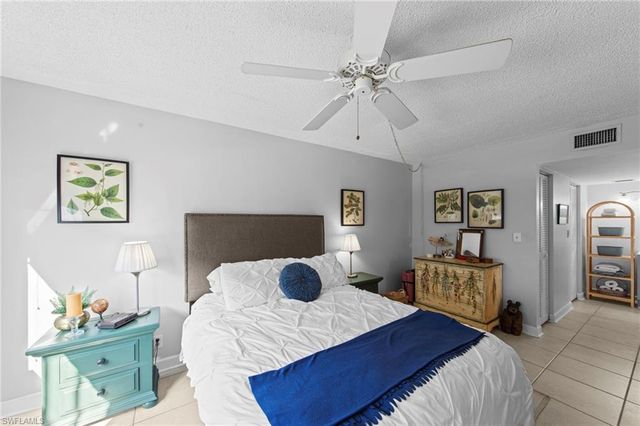 256 Palm DR # 1, Naples, FL 34112