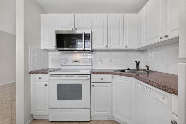 2182 NE 1st Way 202, Boynton Beach, FL 33435