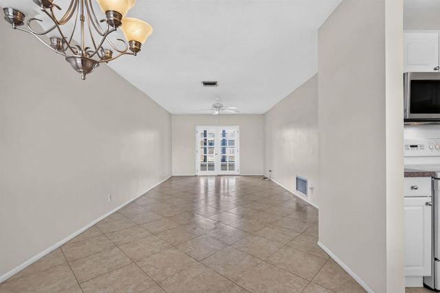 2182 NE 1st Way 202, Boynton Beach, FL 33435