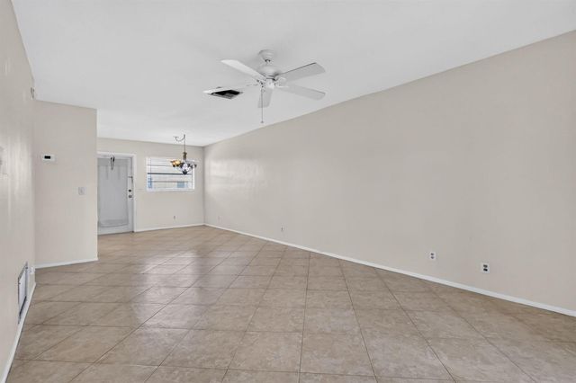 2182 NE 1st Way 202, Boynton Beach, FL 33435