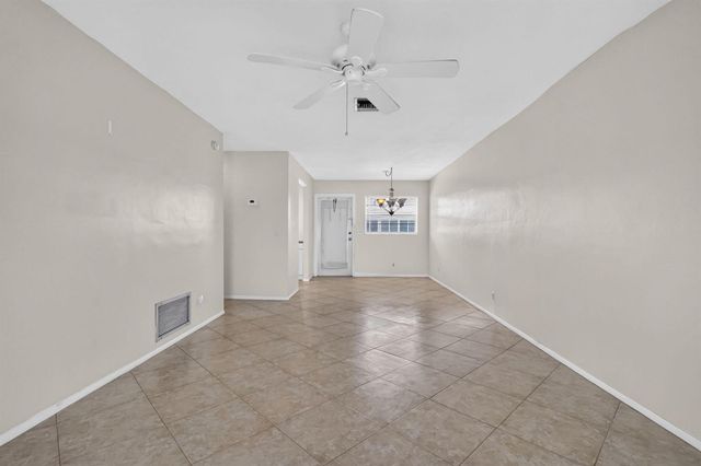 2182 NE 1st Way 202, Boynton Beach, FL 33435