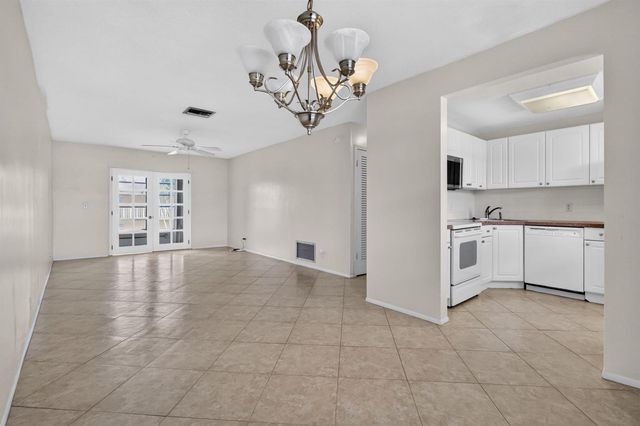 2182 NE 1st Way 202, Boynton Beach, FL 33435