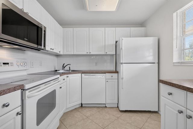 2182 NE 1st Way 202, Boynton Beach, FL 33435